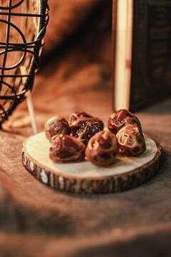 कमकुवत हाडे होतील मजबूत, जाणून घ्या खजूर खाण्याची योग्य पद्धत!