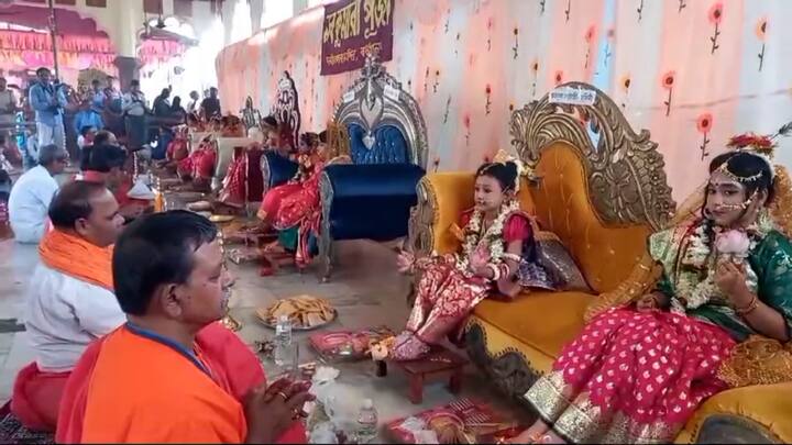 বর্ধমানের সর্বমঙ্গলা মন্দিরের দুর্গাপুজো ঘিরে রয়েছে প্রচুর ইতিহাস।  কথিত আছে, বর্ধমানের মহারাজা ১৭০২ সালে কষ্টি পাথরের অষ্টদশভূজা সিংহবাহিনী মূর্তি সংগ্রহ করে প্রতিষ্ঠা করেন এখানে। পরে মন্দির তৈরি করেন রাজা মহতাব চাঁদ। এদিন এখানেও হয় কুমারী পুজো।