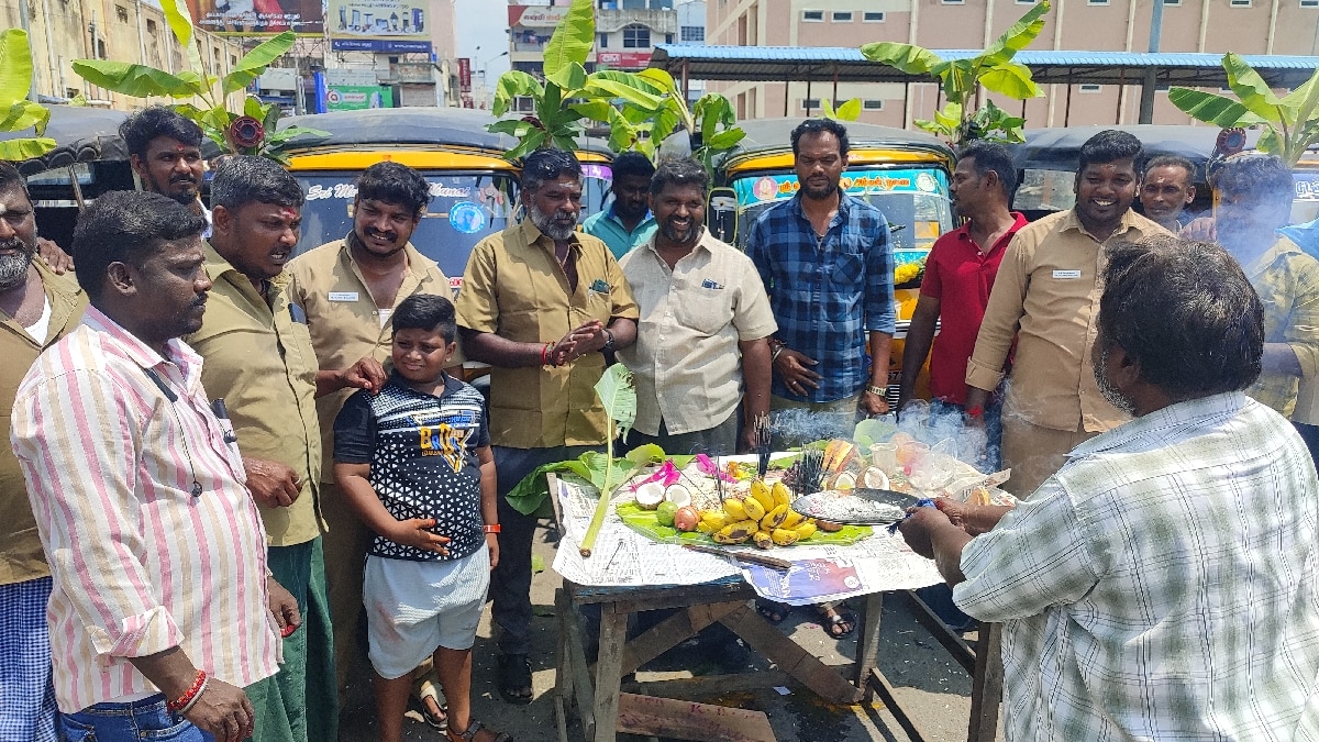 Ayudha Pooja 2024: சேலத்தில் 50-க்கும் மேற்பட்ட ஆட்டோ ஓட்டுநர்கள் ஒன்றிணைந்து ஆயுத பூஜை கொண்டாட்டம்