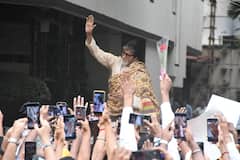 82 साल के हुए अमिताभ बच्चन, बधाई देने जलसा के बाहर पहुंची फैंस की भीड़, एक्टर ने किया शुक्रिया अदा