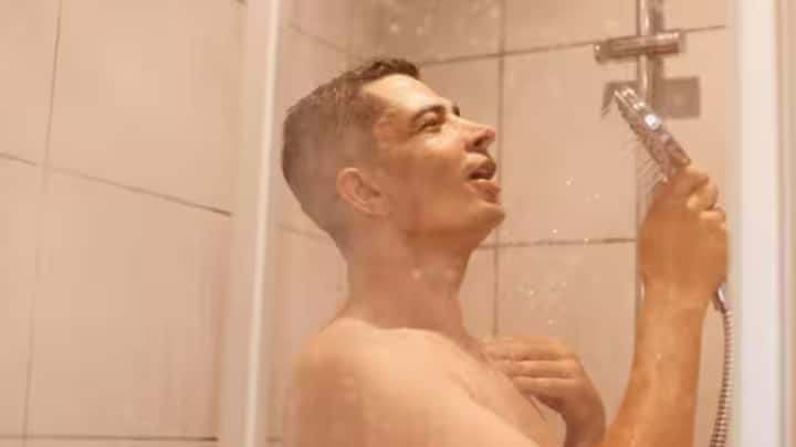 অনেকেরই রাতে স্নান করার অভ্যাস আছে। তবে এটি স্বাস্থ্যের দৃষ্টিকোণ থেকে ভাল নয়।