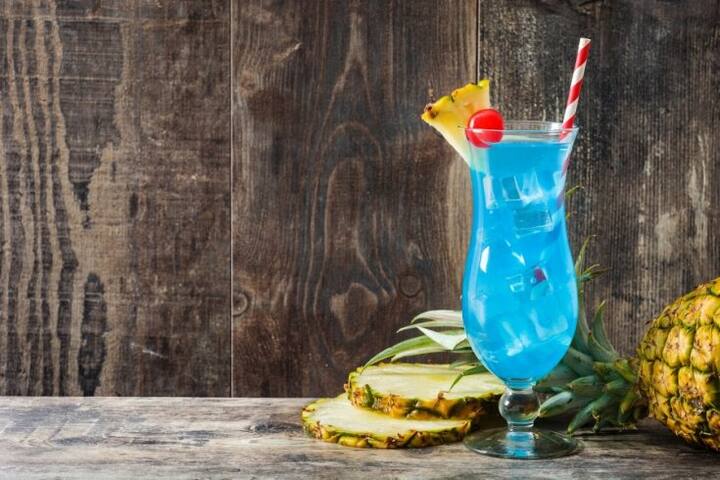 Now you can prepare Blue Lagoon drink at home. The method of making it is very easy.