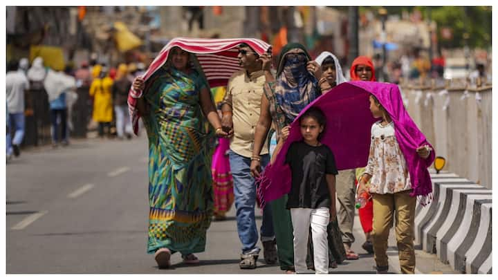 बिहार के किसी भी जिले में आज बारिश की संभावना नहीं है. सभी जिलों में मौसम सामान्य बना रहेगा. अगले 4 से 5 दिनों तक तापमान में भी कोई खास बदलाव की उम्मीद नहीं है.