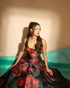 Tripti Dimri: ફ્લોરલ આઉટફિટમાં તૃપ્તિ ડિમરીનો સ્ટનિંગ લૂક વાયરલ, જુઓ તસવીરો