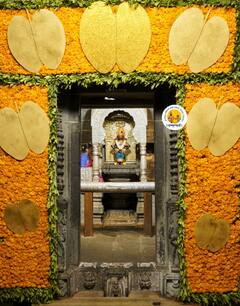 Dussehra 2024 : दसऱ्यानिमित्त विठ्ठल मंदिराला झेंडूच्या पानाफुलांची आकर्षक सजावट; विठुरायाच्या रावुळीला आलं सोन्याचं रूप पाहा PHOTOS