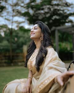 Ivana Latest Photosh :சோசியல் மீடியாவில் கலக்கும் லவ் டுடே இவானா வைரலாகும் போட்டோஸ்