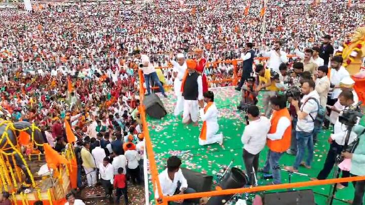 जरांगे पाटील यांच्या मेळाव्यासाठी मराठा समाज बांधवांनी केलेली गर्दी या मेळाव्याची व मनोज जरांगे यांची ताकद दाखवणारी आहे.