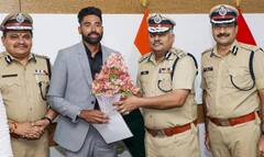 Mohammed Siraj: ਮੁਹੰਮਦ ਸਿਰਾਜ ਨੇ ਸੰਭਾਲੀ DSP ਦੀ ਜ਼ਿੰਮੇਵਾਰੀ, ਇਹ 5 ਭਾਰਤੀ ਕ੍ਰਿਕਟਰ ਵੀ ਸਰਕਾਰੀ ਅਹੁਦਿਆਂ 'ਤੇ ਤੈਨਾਤ