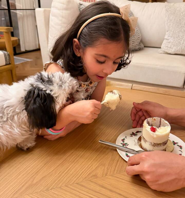 For the caption, Soha wrote: “Eat, pray, love and dance ... repeat #shubhonabomi #durgapujo #navratri #koshurvohorvod.”