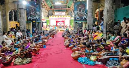 Madurai meenakshi amman temple 108 veena musical worship மதுரை மீனாட்சியம்மன் கோயிலில் மெய் சிலிர்க்க வைத்த 108 வீணை இசை வழிபாடு !