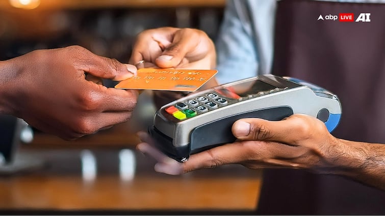 ICICI Bank credit card rules changed again this year it will come into effect from 15 november ICICI Bank ने दूसरी बार बदल दिए क्रेडिट कार्ड के नियम, छीन लिए आपके कई लाभ