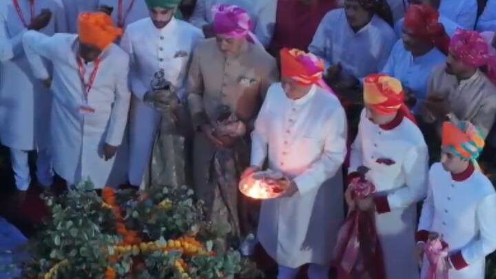 सायंकाळी 6 वाजून 10 मिनिटांच्या सुमारास हा दसरा सोहळा पार पडला.