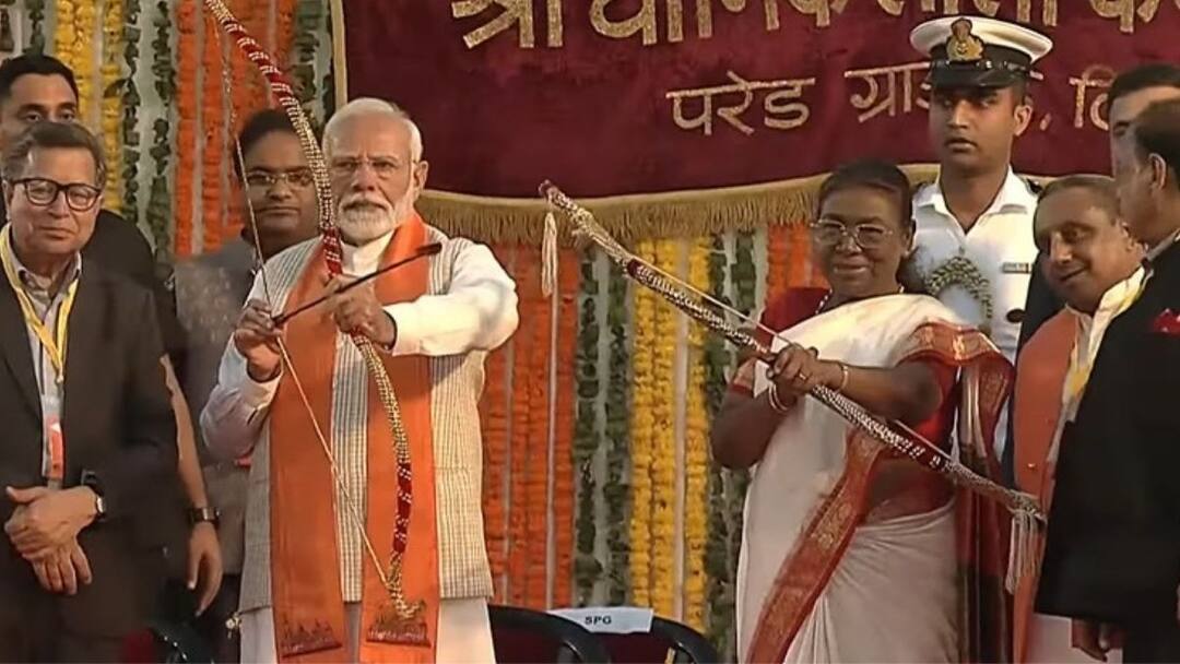 Delhi Ravana Dahan: देशभर में दशहरे की धूम! लाल किला ग्राउंड में हुआ रावण दहन, राष्ट्रपति मुर्मू संग मौजूद रहे PM मोदी Delhi Ravana Dahan Effigies of Ravana at Madhav Das Park Red Fort in the presence of Droupadi Murmu and Narendra Modi Delhi Ravana Dahan: देशभर में दशहरे की धूम! लाल किला ग्राउंड में हुआ रावण दहन, राष्ट्रपति मुर्मू संग मौजूद रहे PM मोदी