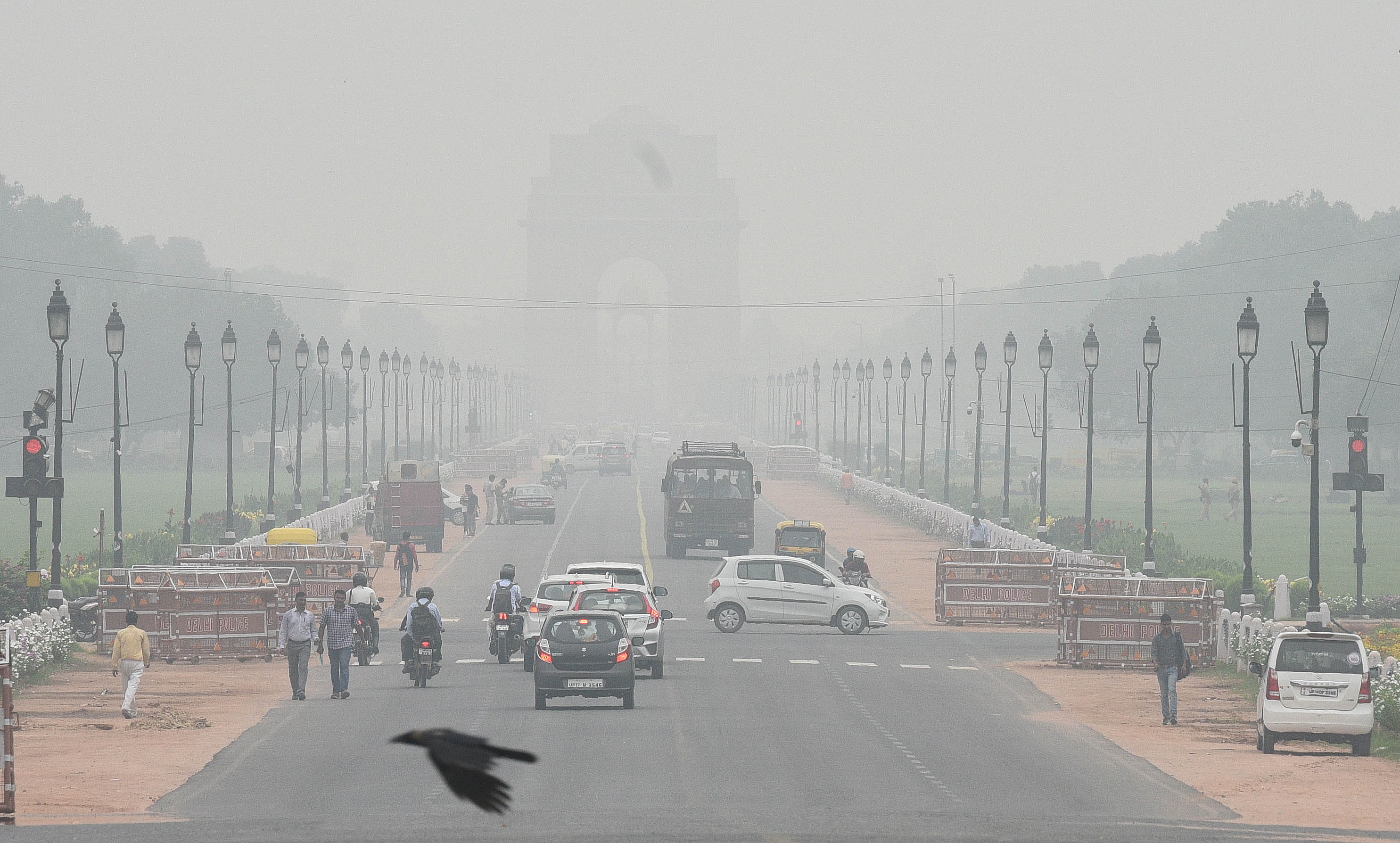 Delhi Weather: दिल्ली में ठंड ने दी दस्तक, न्यूनतम और अधिकतम तापमान में आई कमी, जानें वजह 