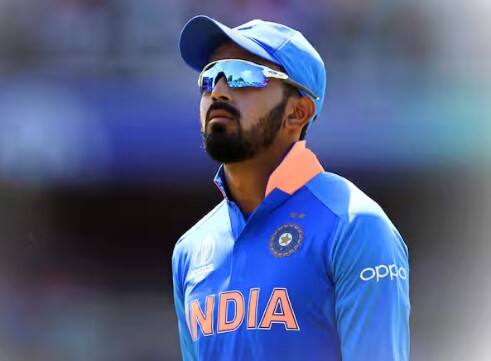 ਭਾਰਤੀ ਬੱਲੇਬਾਜ਼ ਕੇਐਲ ਰਾਹੁਲ 2018 ਤੋਂ ਭਾਰਤੀ ਰਿਜ਼ਰਵ ਬੈਂਕ ਵਿੱਚ ਸਹਾਇਕ ਮੈਨੇਜਰ ਵਜੋਂ ਕੰਮ ਕਰ ਰਹੇ ਹਨ। ਉਨ੍ਹਾਂ ਨੇ ਇਸ ਨੌਕਰੀ ਲਈ ਖੇਡ ਕੋਟੇ ਦਾ ਲਾਭ ਉਠਾਇਆ ਅਤੇ ਆਰਬੀਆਈ ਲਈ ਕਈ ਜਾਗਰੂਕਤਾ ਮੁਹਿੰਮਾਂ ਵੀ ਚਲਾਈਆਂ।