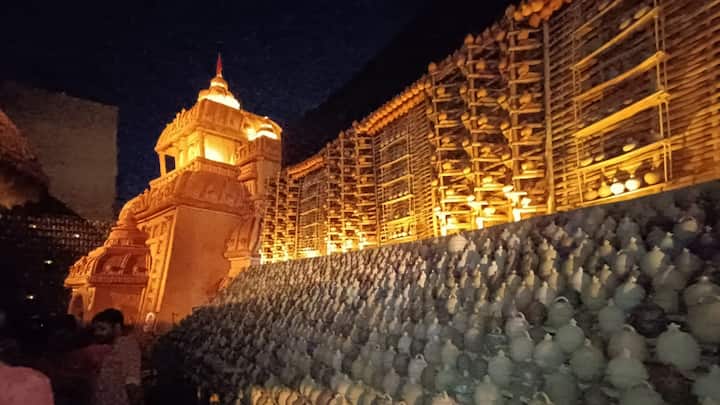 Each year, the committee presents a unique theme, showcasing a blend of traditional and contemporary architectural styles.  (Image source: Facebook/ Pranit Paul)