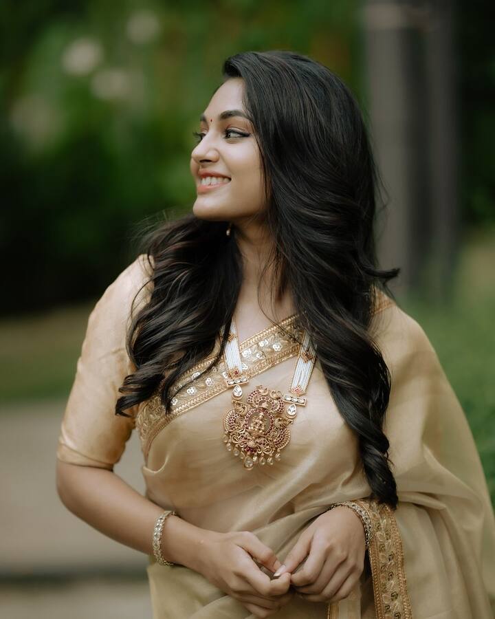 அவ்வபோது இண்டாகிராமில் போட்டோஸ் போடுவது வழக்கம் தற்ப்போது பதிவிட்ட போட்டோஸ் ரசிகர்கள் கமெண்ட் மழையில் பொழிந்து வருகிறது