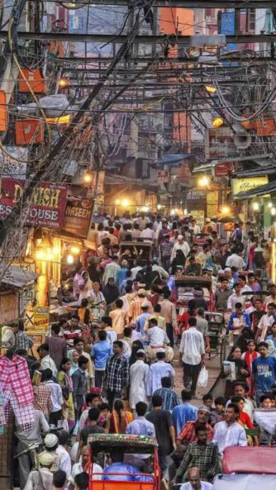 दिल्ली में इन जगहों पर लगता है लोगों का जामवाड़ा, पैर रखने को भी नहीं मिलती जगह