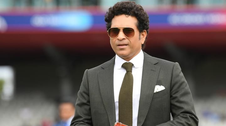 सचिन तेंदुलकर को क्रिकेट से संन्यास लिए एक दशक से ज्यादा समय हो चुका है. द फाइनेंशियल एक्स्प्रेस अनुसार सचिन का नेट वर्थ एक हजार करोड़ रुपये से भी अधिक आंका गया है.