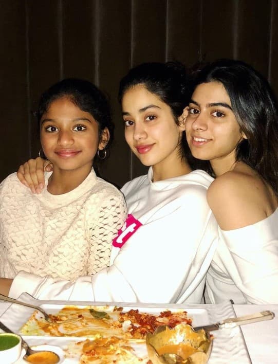 ਮਰਹੂਮ ਅਦਾਕਾਰਾ ਸ਼੍ਰੀਦੇਵੀ ਦੀ 'ਤੀਜੀ ਬੇਟੀ' ਕੌਣ ? ਜਾਨ੍ਹਵੀ-ਖੁਸ਼ੀ ਦੀ ਭੈਣ ਨੂੰ ਲੈ ਛਿੜੀ ਚਰਚਾ