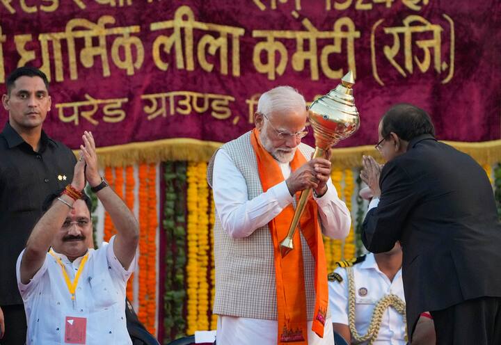 Prime Minister Narendra Modi being felicitated with a 'gada' during celebration of the Dussehra (Vijayadashami) the festival organised by Shri Dharmik Leela Committee, Red Fort, in New Delhi, Saturday, Oct. 12, 2024. (Source: PTI)