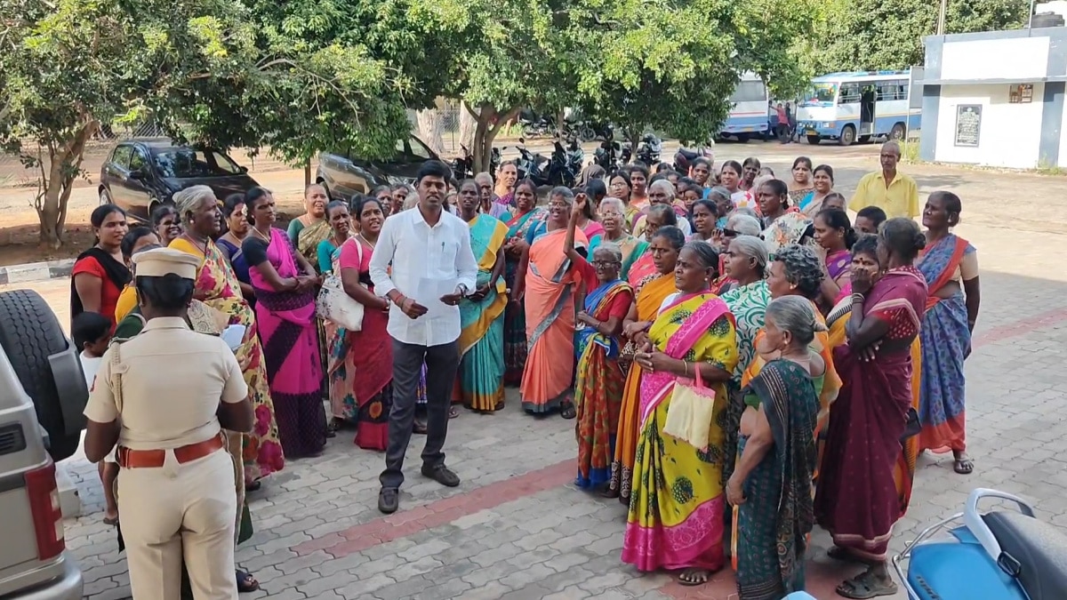 தவெகவில் இணைந்த ஊராட்சி மன்ற தலைவர்.. பதவி நீக்கமா ? திருப்போரூரில் நடப்பது என்ன ?