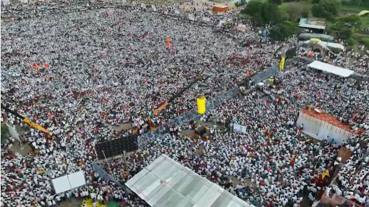 पंकजा मुंडे यांच्या मेळाव्याला चांगलीच गर्दी जमली होती. राज्यभरातून गोपीनाथ मुंडेंना मानणारा वर्ग मेळाव्यासाठी आला होता.