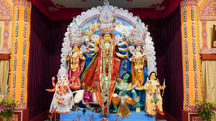 উৎসবের আজ শেষ বেলা,শুরু হবে সিঁদুর খেলা,মনের মাঝে রেখে মাকে, বিদায়ের সুর বাজবে ঢাকে। শুভ বিজয়ার প্রীতি ও শুভেচ্ছা জানাই।