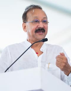 Baba Siddique :  राजकीय नेत्यांपासून ते बॉलिवूड सेलिब्रेटींपर्यंत हजेरी, इफ्तार पार्टीचे 'किंग' बाबा सिद्दिकींचे ग्लॅमरच वेगळं