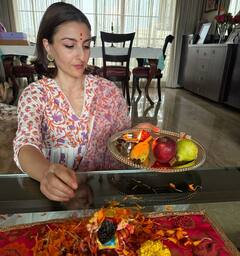 Soha Ali Khan Celebrates Dussehra With Hubby Kunal Kemmu And Daughter Inaaya. Shares Pics