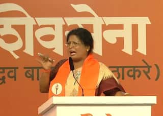 देवेंद्र फडणवीसांनी जातीत जात ठेवली नाही, राज्यात जातीय द्वेष पसरवला, सरसंघचालकांनी त्यांचे कान उपटावेत: सुषमा अंधारे