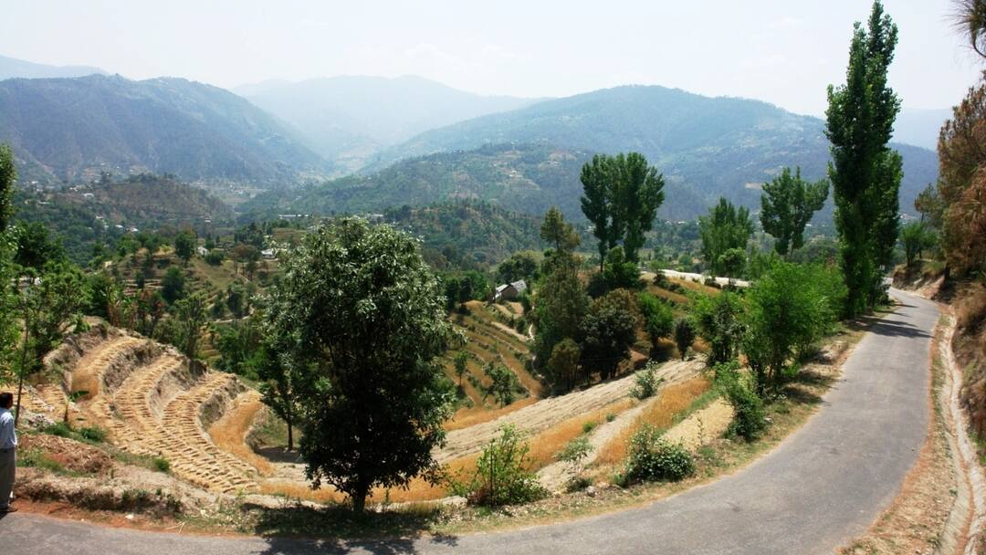 हिमाचल प्रदेश में 41 हजार किमी फैला है सड़कों का जाल, जानें सरकार हर साल कितना करती है खर्च? Himachal News 41 Thousand road network in Himachal Pradesh know government expenditure ANN हिमाचल प्रदेश में 41 हजार किमी फैला है सड़कों का जाल, जानें सरकार हर साल कितना करती है खर्च?