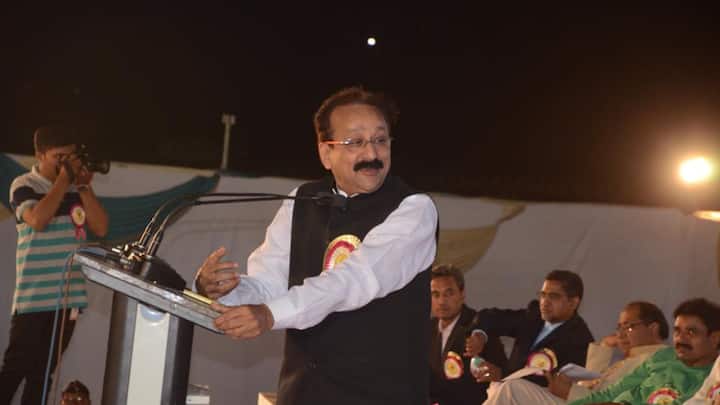 मुख्‍यमंत्री एकनाथ शिंदे ने कहा है कि हत्या के दोनों मुख्य आरोपी उत्तर प्रदेश और हरियाणा के रहने वाले हैं. इस मामले में तीसरा आरोपी अभी फरार है.