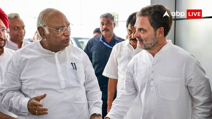 चुनाव आयोग को दिए ज्ञापन के मुताबिक वरिंदर कुमार ने आरोप लगाया कि मतगणना के दौरान कई ईवीएम कंट्रोल यूनिट में 99 फीसदी बैटरी लेवल दिखा. वह बोले कि चुनाव एजेंटों को फॉर्म 17सी की प्रतियां मतगणना हॉल में ले जाने की अनुमति नहीं थी, जिसमें मतदान केंद्र में डाले गए वोटों की संख्या दर्ज होती है. उन्होंने यह भी दावा किया कि एजेंट डेटा का मिलान नहीं कर पा रहे थे, जिससे छेड़छाड़ का संदेह हुआ.