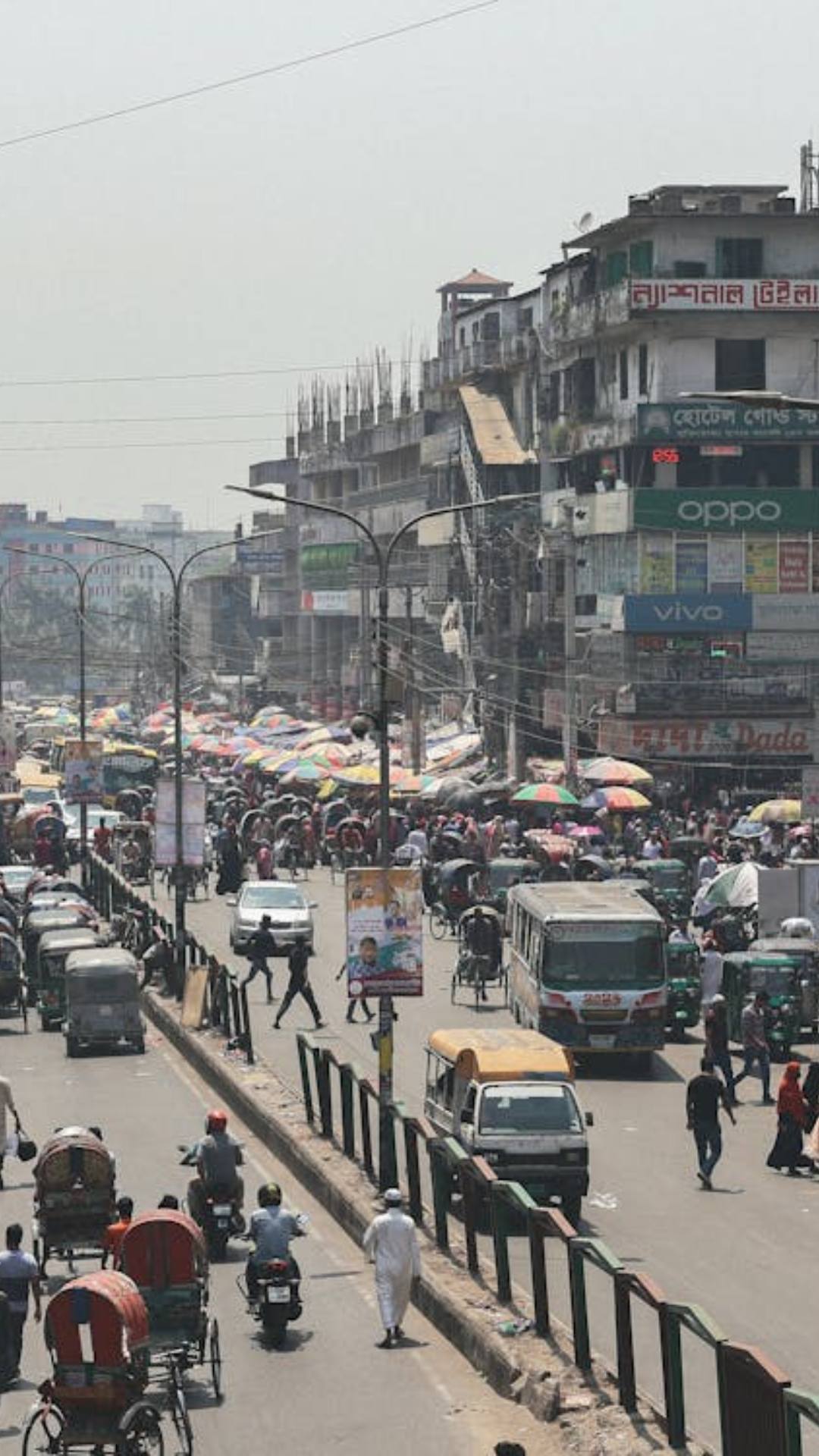 यहां मोबाइल फोन व अन्य इलेक्ट्रॉनिक सामान सस्ते दामों पर मिलते है.