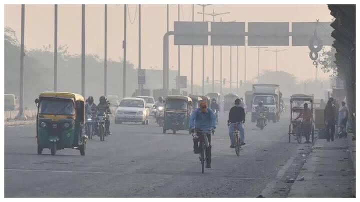 मौसम विभाग के अनुसार, कई राज्यों में तापमान में गिरावट देखी गई है. उत्तर प्रदेश, हरियाणा, राजस्थान में भी मौसम में बदलाव हो रहा है. यहां पर दिन में तापमान बढ़ रहा है और रातें ठंडी हो रही है.