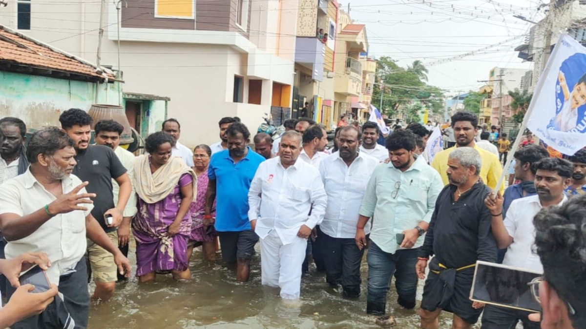 விஜயின் தளபதியா அல்லது தலைவலியா ? புஸ்ஸி ஆனந்த் செயலால் அதிருப்தி.. கண்டிப்பாரா விஜய் ?