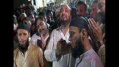 वडिलांना अखेरचा निरोप देताना झिशान सिद्दीकींनी फोडला टाहो, अत्यंसंस्काराला मोठी गर्दी