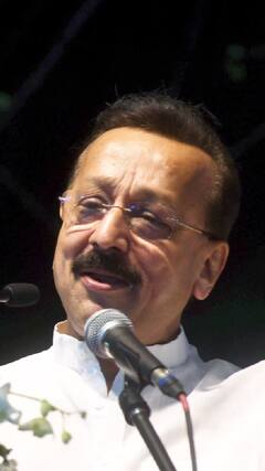 Baba Siddique Shot Dead: अजीत पवार के बेटे पार्थ पवार बाबा सिद्दीकी के परिवार से मिलने पहुंचे | ABP