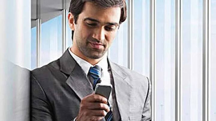 आप अपने फोन से सिर्फ के मिस्ड काॅल के जरिए ही घर बैठे अपना बैंक बैलेंस पता कर सकते हैं. इसके लिए लगभग सभी बैंक आपको इसकी सुविधा देते हैं. आपका खाता जिस भी बैंक में हैं आप एक मिस्ड काॅल से ही बैंक बैलेंस चेक कर सकते हैं.