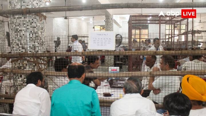 चुनाव आयोग को दिए अपने ज्ञापन में शुक्रवार को टीम खरगे की ओर से दिए गए त्रापन में इलेक्ट्रॉनिक वोटिंग मशीन (ईवीएम) धोखाधड़ी के आरोपों के अलावा कांग्रेस के पानीपत उम्मीदवार वरिंदर कुमार की शिकायत भी शामिल थी