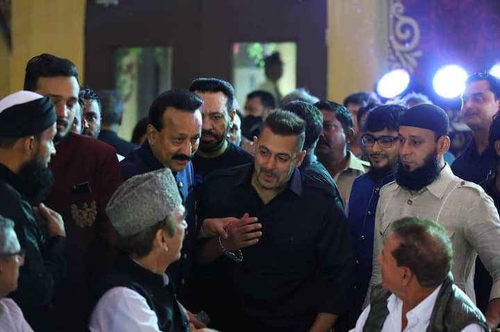 उनके कई बड़ी हस्तियों से बेहद करीबी रिश्ते थे. आइए आपको दिखाते हैं फिल्मी हस्तियों के साथ बाबा सिद्दीकी की कुछ खास तस्वीरें जिनमें उनका बॉन्ड साफ नजर आता है।