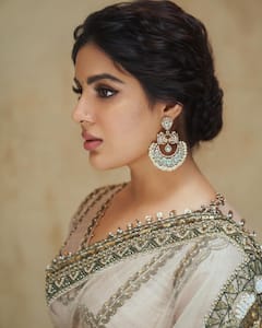 Samyuktha Menon: వైట్ శారీలో దీపావళి మతాబులా వెలిగిపోతున్న సంయుక్త మీనన్!