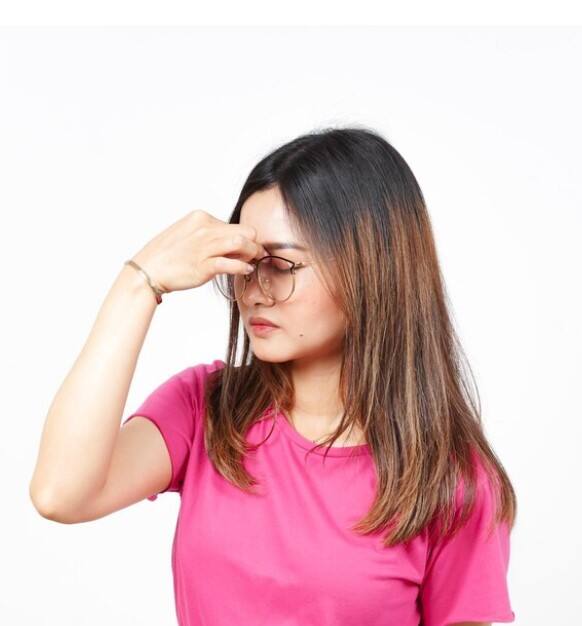 ਖਾਣ-ਪੀਣ ਦੀਆਂ ਗਲਤ ਆਦਤਾਂ ਨਾਲ ਸਰੀਰ 'ਚ ਪੋਸ਼ਕ ਤੱਤਾਂ ਦੀ ਕਮੀ ਹੋ ਜਾਂਦੀ ਹੈ, ਜਿਸ ਕਾਰਨ ਅੱਖਾਂ 'ਤੇ ਵੀ ਅਸਰ ਪੈਂਦਾ ਹੈ। ਜੇਕਰ ਤੁਸੀਂ ਵੀ ਅੱਖਾਂ ਦੀ ਰੋਸ਼ਨੀ ਵਧਾਉਣਾ ਚਾਹੁੰਦੇ ਹੋ ਤਾਂ ਇਨ੍ਹਾਂ 5 ਡਰਿੰਕਸ ਦਾ ਸੇਵਨ ਕਰ ਸਕਦੇ ਹੋ।