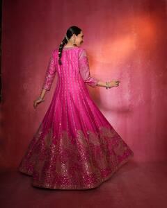 Karisma Kapoor’s Pink Traditional Look Is A Festive Dream, Check Out The Photos