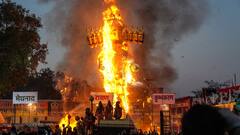 Delhi Weather: दिल्ली में दशहरा पर आतिशबाजी से आबोहवा हुई जहरीली, अधिकांश इलाकों में आसमान हुआ धुआं-धुआं