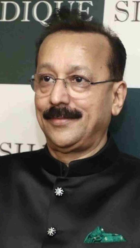 बाबा सिद्दिकींना गोळी लागल्याचे कळताच  सेलिब्रिटीची रुग्णालयाकडे धाव