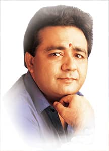 खबरों के अनुसार गुलशन कुमार ने अंडरवर्ल्ड को हर महीने 5 लाख रुप देने से इनकार किया था. इसलिए उन्होंने सरेआम गोलियों से भूना गया था. उनको 16 गोलियां मारी गई थी.