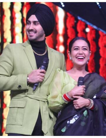 ਨੇਹਾ ਦੇ ਗੀਤਾਂ ਨੂੰ ਹਿੰਦੀ ਦੇ ਨਾਲ-ਨਾਲ ਪੰਜਾਬੀ ਇੰਡਸਟਰੀ ਵੱਲੋਂ ਵੀ ਬੇਹੱਦ ਪਸੰਦ ਕੀਤਾ ਜਾਂਦਾ ਹੈ। ਦੱਸ ਦੇਈਏ ਕਿ ਨੇਹਾ ਇੰਸਟਾਗ੍ਰਾਮ ਉੱਪਰ ਸਭ ਤੋਂ ਵੱਧ ਫਾਲੋ ਕੀਤੀ ਜਾਣ ਵਾਲੀ ਗਾਇਕਾ ਹੈ। ਪਰ ਇਨ੍ਹੀਂ ਦਿਨੀਂ ਗਾਇਕਾ ਨੇਹਾ ਅਤੇ ਉਨ੍ਹਾਂ ਦੇ ਪਤੀ ਰੋਹਨਪ੍ਰੀਤ ਸਿੰਘ ਵਿਵਾਦਾਂ ਨਾਲ ਘਿਰਦੇ ਹੋਏ ਨਜ਼ਰ ਆ ਰਹੇ ਹਨ।