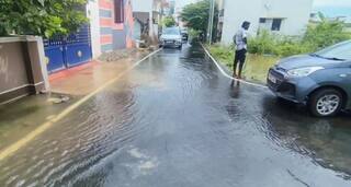 மதுரையில் ஓடை உடைப்பு ஏற்பட்டு குடியிருப்பு பகுதிகளுக்குள் புகுந்த வெள்ள நீர்